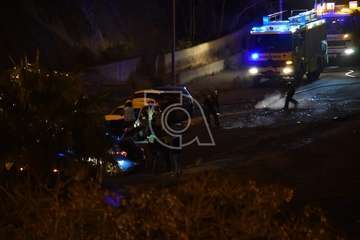  Aparatoso choque frontal de dos vehículos en el Valle de Jinámr (Telde)/TA.