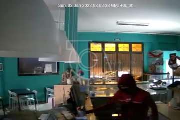 Tres encapuchados asaltan una pastelería de Las Huesas (Telde) y se llevan 1.300 euros en efectivo/TA.