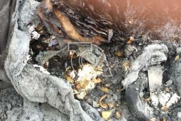 Las Huesas madruga con el incendio de un contenedor en una de sus calles/TA.