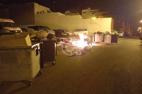 Las Huesas madruga con el incendio de un contenedor en una de sus calles/TA.