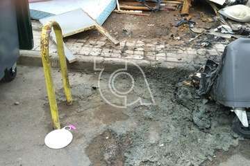 Las Huesas madruga con el incendio de un contenedor en una de sus calles/TA.