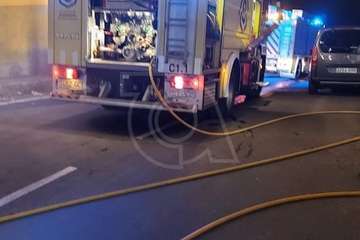  Incendio en una carpintería de la zona industrial de Lomo la Francia (Telde)/TA.