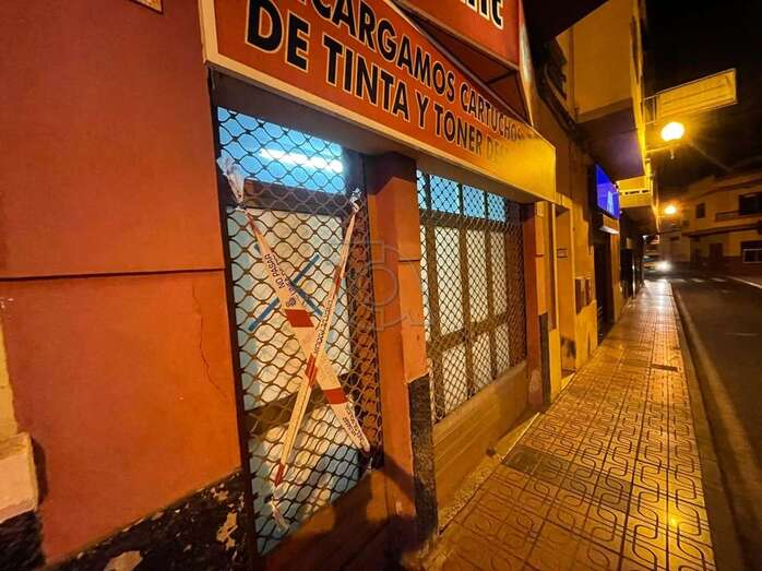 Local donde tuvo lugar la brutal agresión, precintado por la Policía Nacional/TA.