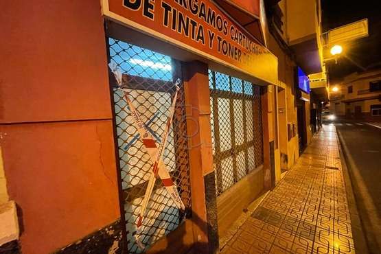 Local donde ocurrió la agresión, precintado por la Policía Nacional/TA.