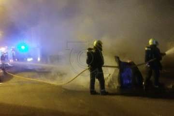 Un pavoroso incendio de contenedores alarma a los vecinos de Las Huesas/TA.