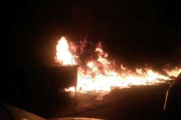 Un pavoroso incendio de contenedores alarma a los vecinos de Las Huesas/TA.