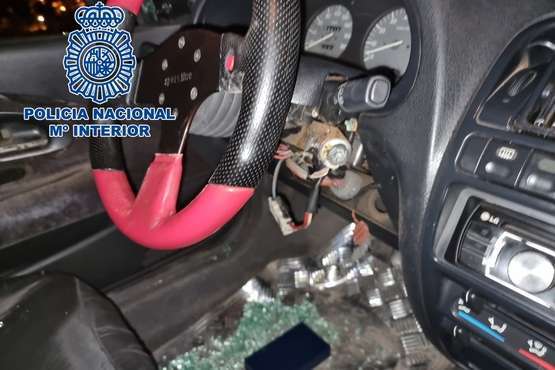 La Policía Nacional pilla in fraganti a un ladrón de vehículos en Marzagán/TA.