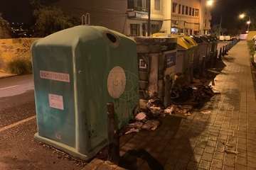 La Policía Local de Telde detiene a un joven tras quemar a tres contenedores en San Juan/TA.