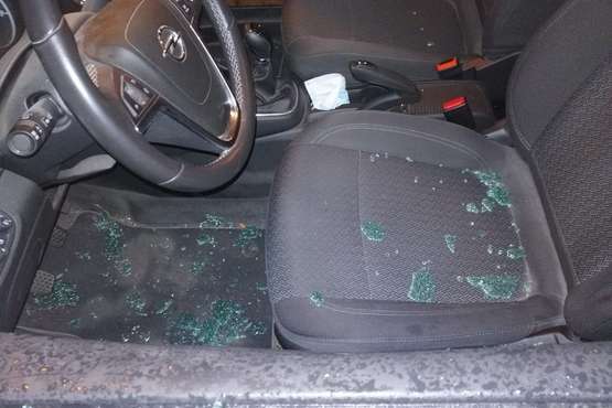 Vehículos dañados por el joven en la urbanización Los Lentiscos/TA.