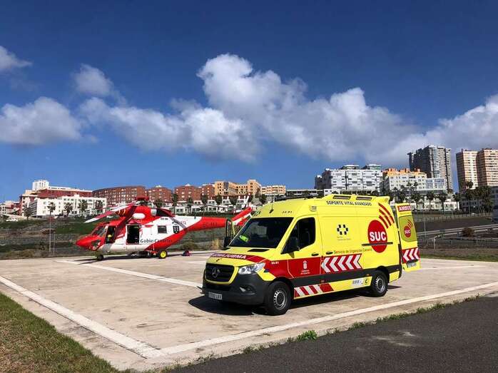 Helicóptero del GES que trasladó al accidentado hasta el Hospital Doctor Negrín/112 Canarias.