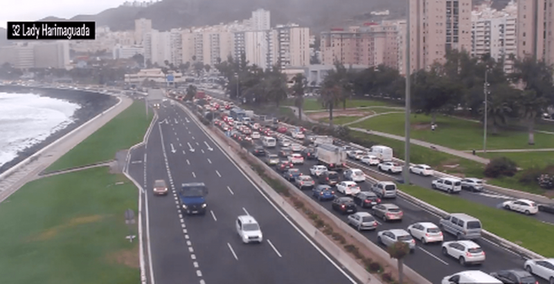 Imagen de la cola a la salida de la capital/PLLPGC.