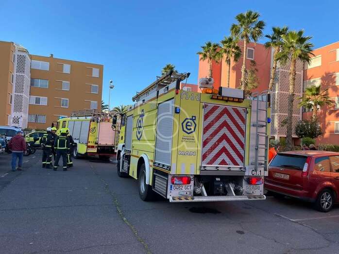 Unidades de bomberos en Las Remudas/TA.