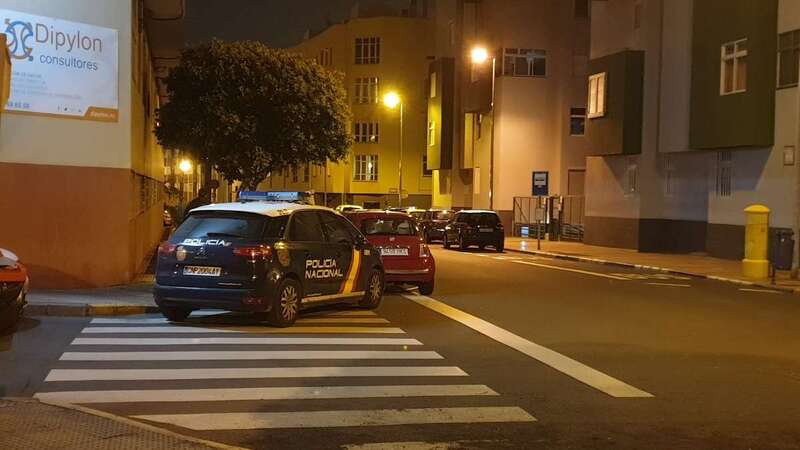 Coche patrulla de la Policía Nacional en  una calle de Telde/TA.