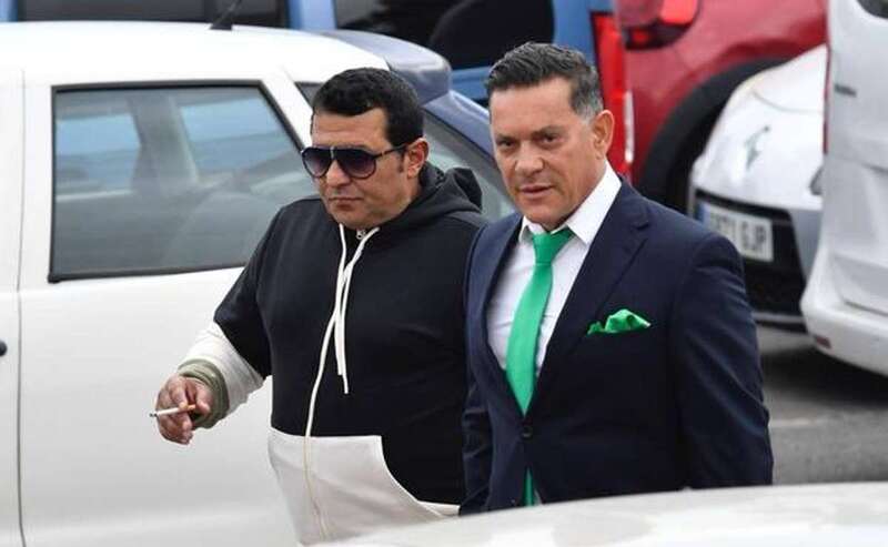 José el negro cuando se entregó a la Policía Nacional, acompañado de su abogado/C7.