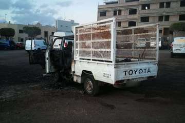 Una camioneta arde en una explanada de El Calero Bajo (Telde)/TA.