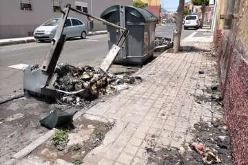 Nueva quema de contenedores en El Caracol/TA.