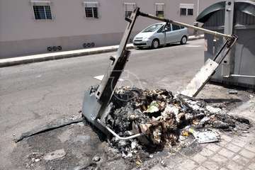 Nueva quema de contenedores en El Caracol/TA.