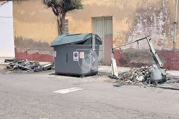 Nueva quema de contenedores en El Caracol/TA.