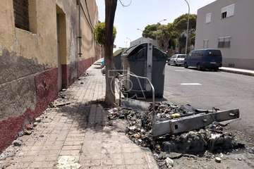 Nueva quema de contenedores en El Caracol/TA.