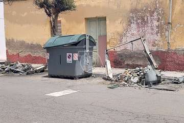 Nueva quema de contenedores en El Caracol/TA.