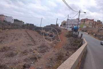Un turismo se precipita por el Barranco de El Caracol (Telde) y se desconoce si hubo heridos/TA.