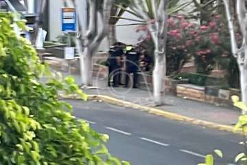  Evacuado en ambulancia un hombre que estaba tirado en un parterre del casco de Telde/TA.