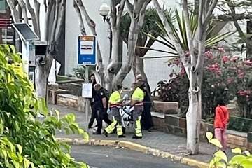  Evacuado en ambulancia un hombre que estaba tirado en un parterre del casco de Telde/TA.