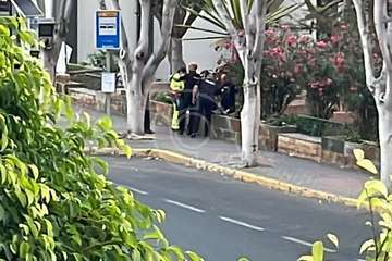  Evacuado en ambulancia un hombre que estaba tirado en un parterre del casco de Telde/TA.
