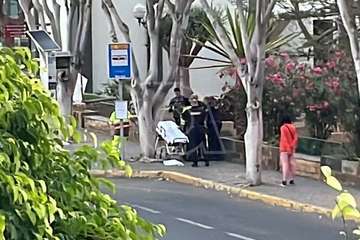  Evacuado en ambulancia un hombre que estaba tirado en un parterre del casco de Telde/TA.