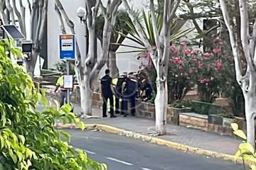  Evacuado en ambulancia un hombre que estaba tirado en un parterre del casco de Telde/TA.