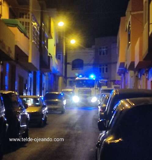 Una unidad de los bomberos de Telde llegando al lugar del inciendio/Telde-ojeando