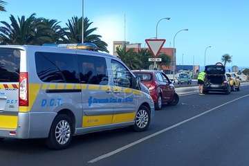 Colisión por alcance en la Avenida del Cabildo (Telde) con tres vehículos implicados/TA.