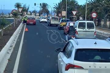 Colisión por alcance en la Avenida del Cabildo (Telde) con tres vehículos implicados/TA.
