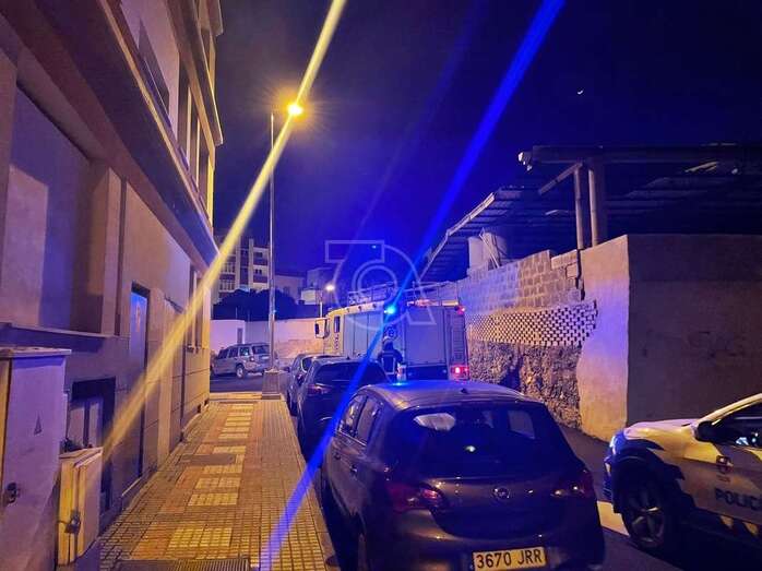 Bomberos actuando en la zona/Francisco Javier Santana.