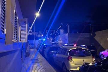 Conato de incendio en unas instalaciones abandonadas de Los Llanos de Telde/TA y Francisco Javier Santana.