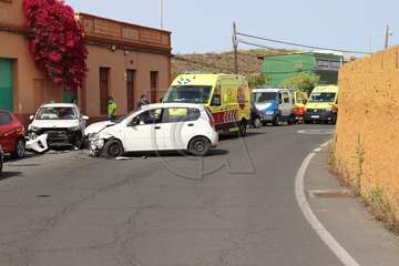 Dos mujeres y una menor heridas en un choque frontal en la carretera de Lomo Magullo (Telde)/TA.
