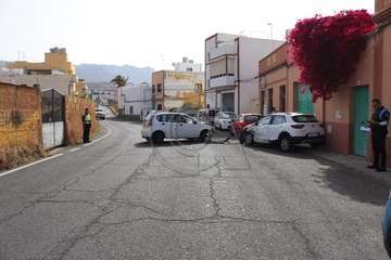  Dos mujeres y una menor heridas en un choque frontal en la carretera de Lomo Magullo (Telde)/TA.