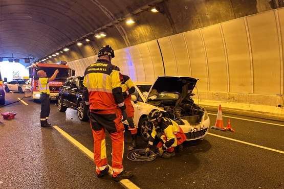 Accidente de tráfico en el interior del túnel de La Laja/TA.