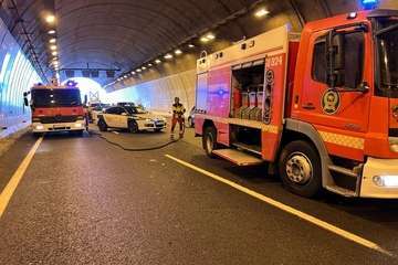 Accidente de tráfico en el interior del túnel de La Laja/TA.