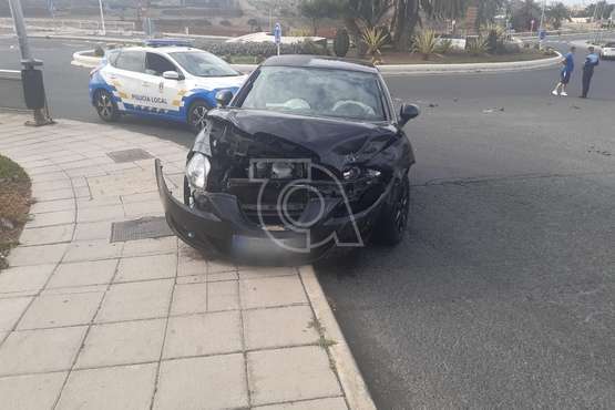 Dos heridos leves en una colisión de dos vehículos en la Avenida Alejandro Castro de Telde/TA.