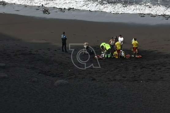 Dos personas pasan apuros mientras se bañaban en la playa de San Boronón (La Garita)/TA.