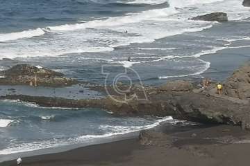 Dos personas pasan apuros mientras se bañaban en la playa de San Boronón (La Garita)/TA.