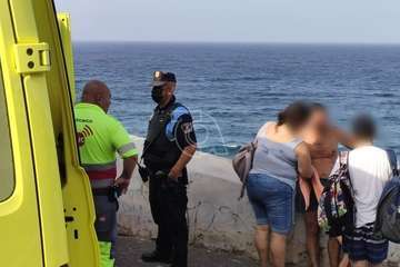Dos personas pasan apuros mientras se bañaban en la playa de San Boronón (La Garita)/TA.