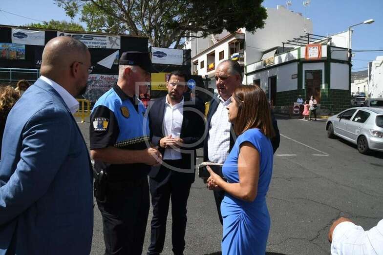 La alcaldesa y otros ediles del Gobierno de Telde reciben información del accidente del jefe de la Policía Local/TA.