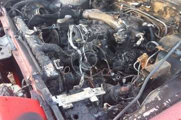 Un vehículo arde en un solar situado frente al Aeropuerto de Gran Canaria (Telde)/TA.