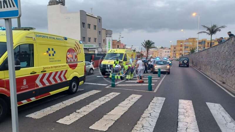 El personal del SUC y policías locales en el lugar del suceso/TA.