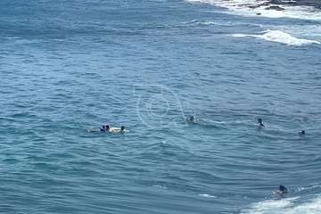 Socorristas de Telde rescatan a los participantes en una travesía de kayak, a la deriva en aguas de Salinetas/TA.