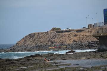 Socorristas de Telde rescatan a los participantes en una travesía de kayak, a la deriva en aguas de Salinetas/TA.