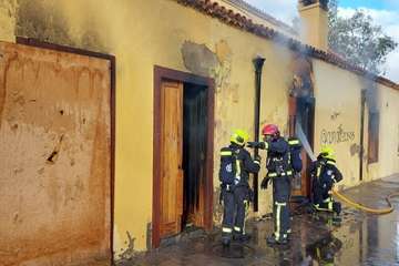  Enésimo incendio en el histórico inmueble de la Casa de la Condesa (Valle de Jinámar)/TA.