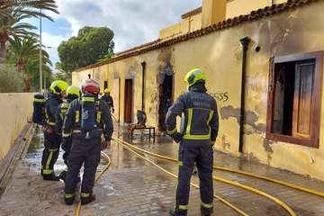  Enésimo incendio en el histórico inmueble de la Casa de la Condesa (Valle de Jinámar)/TA.